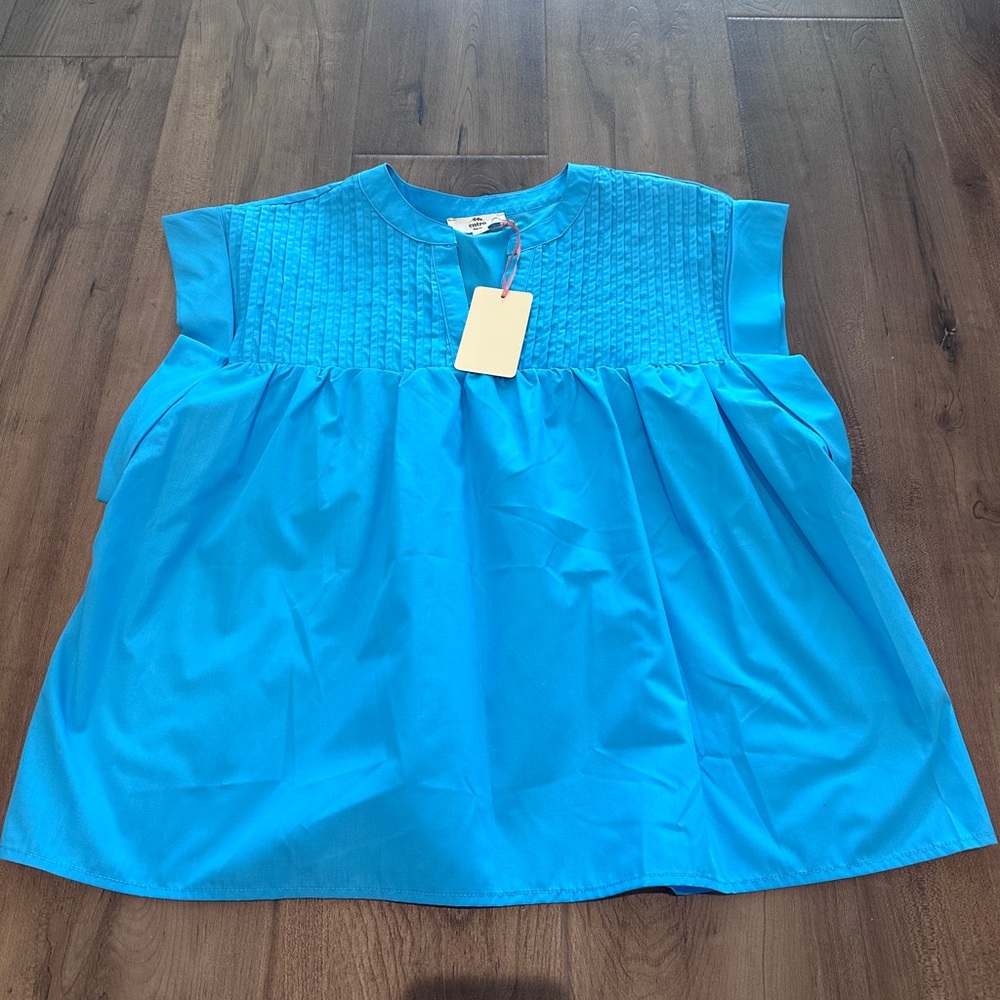 Entro smocked aqua top size small NWT
